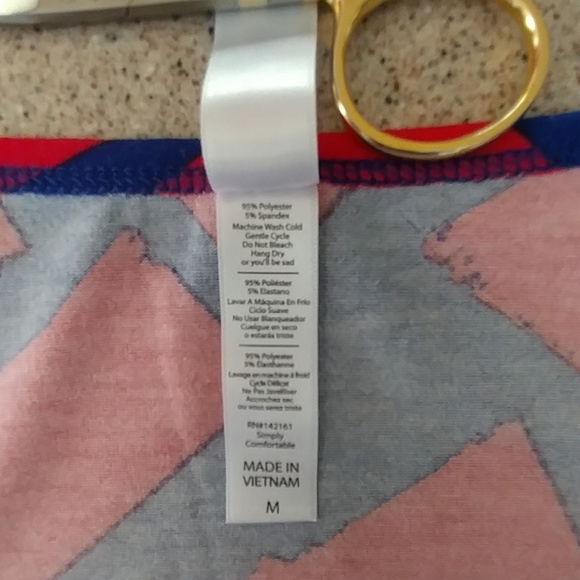 NEW LuLaRoe Top Geometric Pattern - Picture 6 of 7